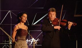 Lucie na bílo