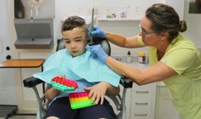 Implantáty a protézy (1)