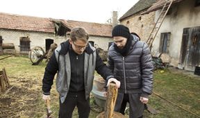 Drazí sousedé (19)