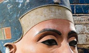 Nefertiti: Osamělá královna (2)
