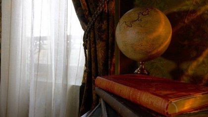 Jules Verne a pozvání k cestě kolem světa, Klobouk dolů