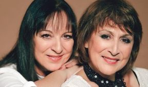 Martha a Tena - Dál od slunce