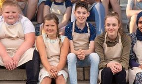 Peče celá Británie Junior VIII