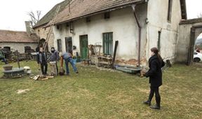 Drazí sousedé (26)