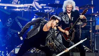 Queen & Adam Lambert: The Show Must Go On, Je nám ctí...