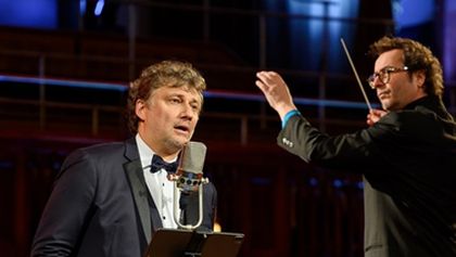 Jonas Kaufmann: Melodie stříbrného plátna, Z první řady...