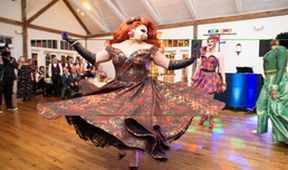Svatební šaty od drag queen (1)