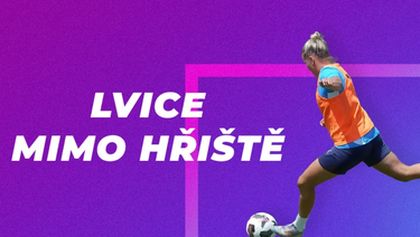 Lvice mimo hřiště, Fotbal