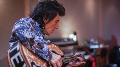 Ronnie Wood: Někdo tam nahoře mě má rád, Příběhy světové hudby