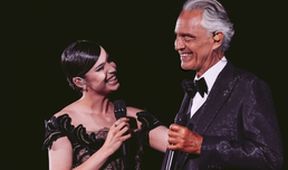 Andrea Bocelli: 30 let na scéně, Týden dárků