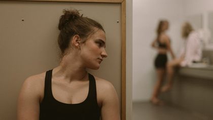 Julie mlčí