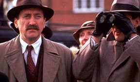 Hercule Poirot - Řada 1 - Rhodský trojúhelník (6/30)