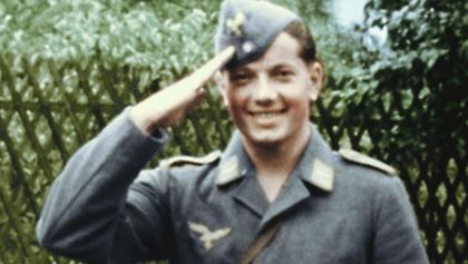 Apokalypsa: Hitler míří na východ (1)