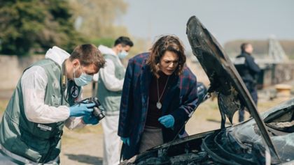 Slečna Holmesová (6)