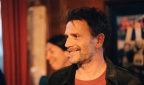 Slečna Holmesová (4)