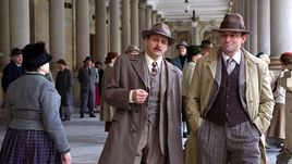 Devatenáct klavírů