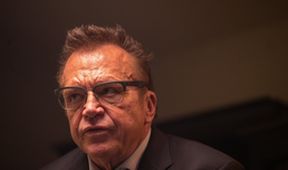 Gigakong vs. Robokong