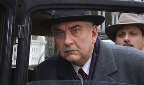 Devatenáct klavírů