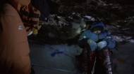 Brutální video. Lidé natáčeli umírajícího lezce na Everestu. Nechali ho se utrápit a odešli pryč
